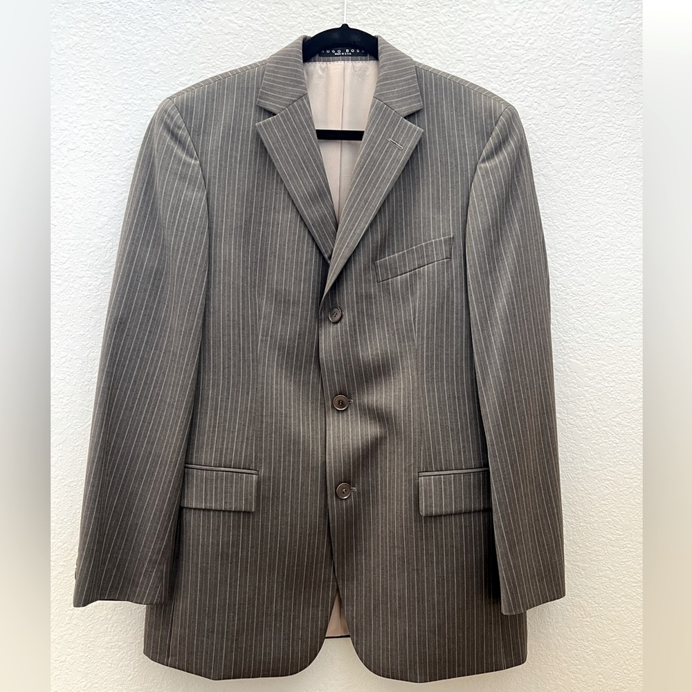 Hugo Boss Suit - Scorsese Movie - warm grey/brown with stripes - 38 R